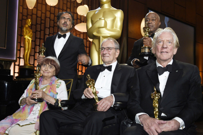 Dàn mỹ nhân khoe sắc trong buổi trao Oscar danh dự